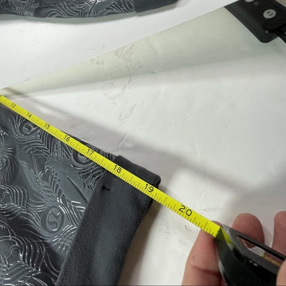 Lululemon Athletica Womens Size 4 Black Stretch Leggings Pants - Picture 7 of 7